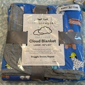Little Sleepies ‘dapper dogs’ cloud blanket
